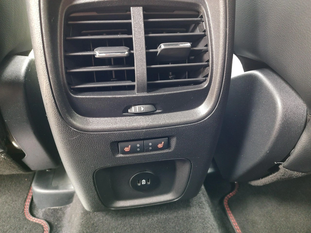 Ford Kuga - Zdjęcie 25