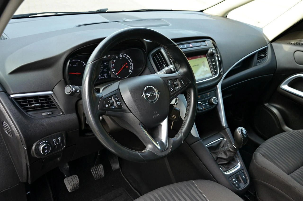 Opel Zafira - Zdjęcie 28