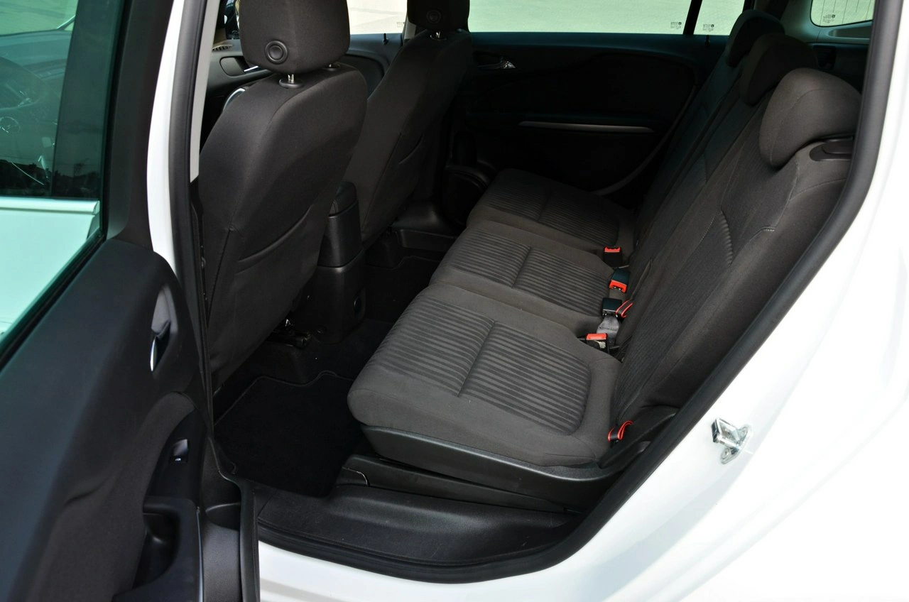 Opel Zafira - Zdjęcie 30