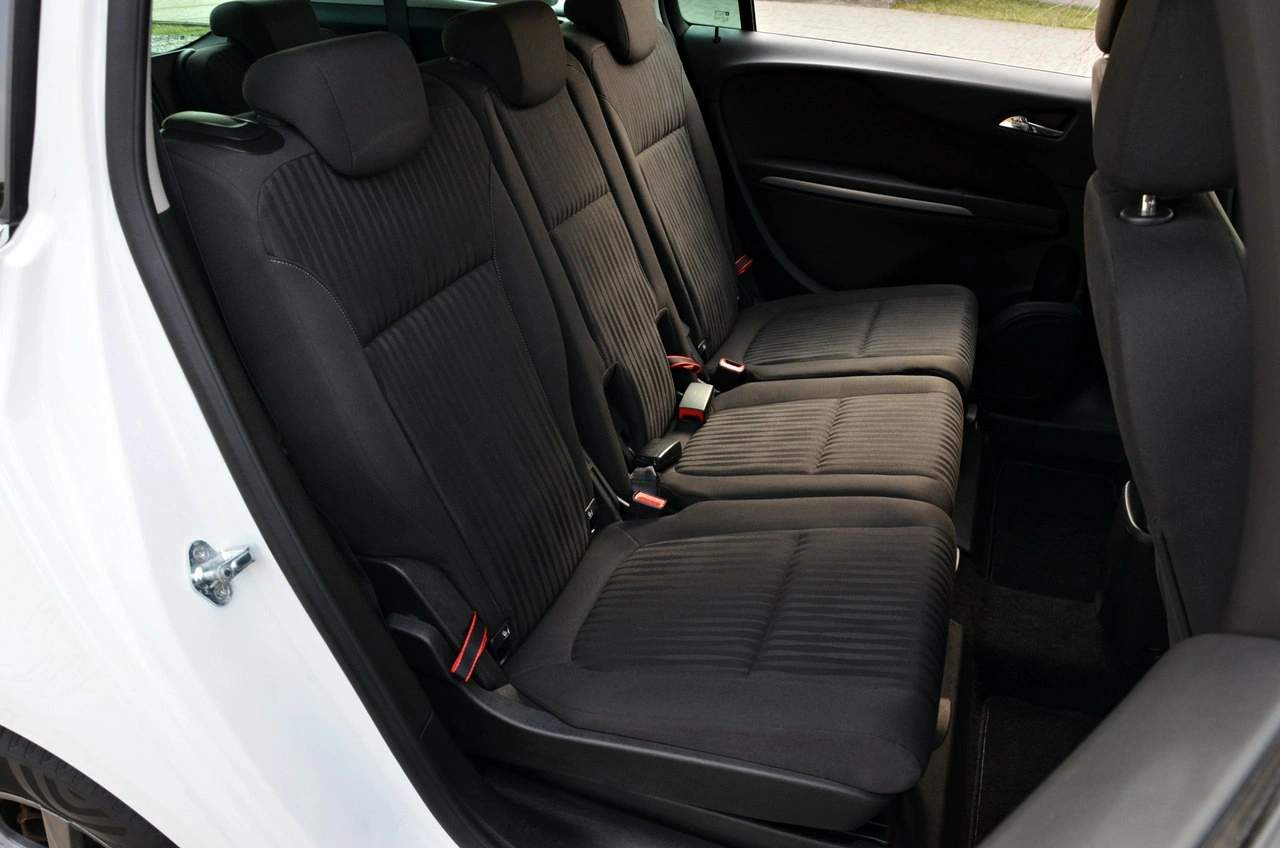 Opel Zafira - Zdjęcie 35