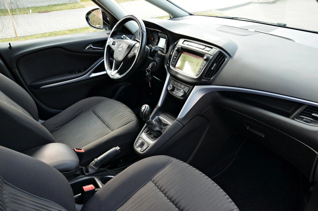 Opel Zafira - Zdjęcie 38