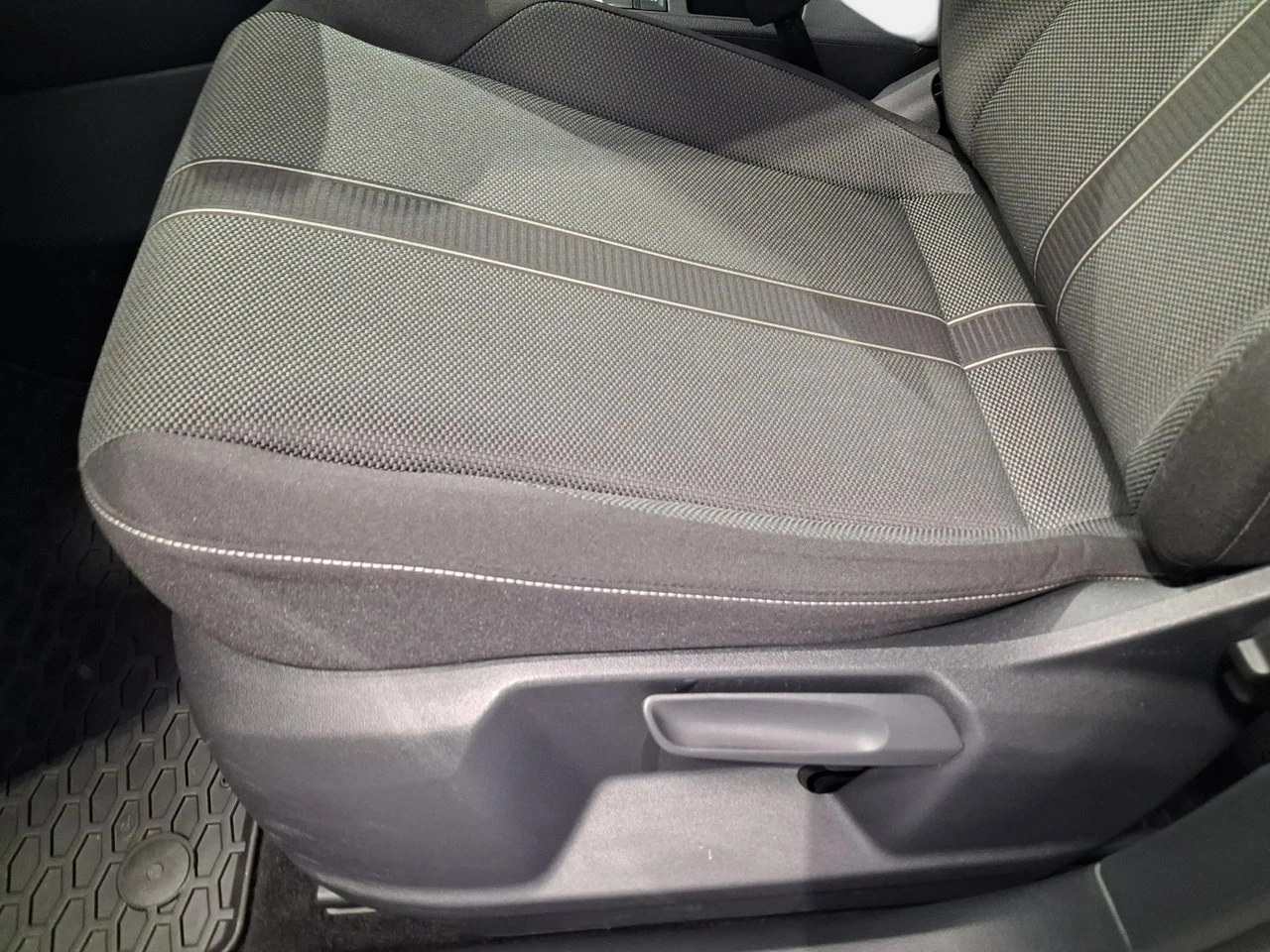 Volkswagen T-Roc - Zdjęcie 11