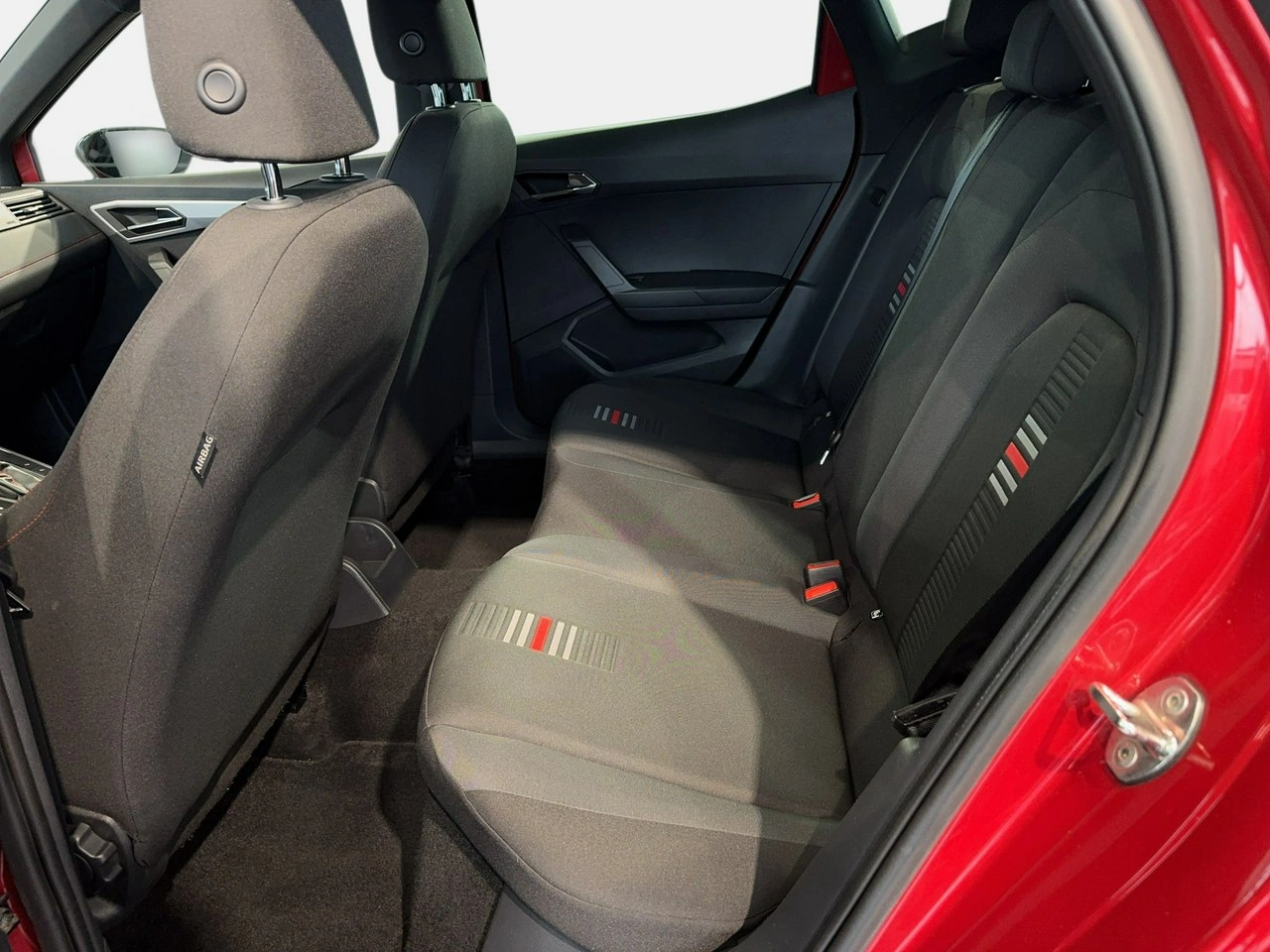 Seat Arona - Zdjęcie 12