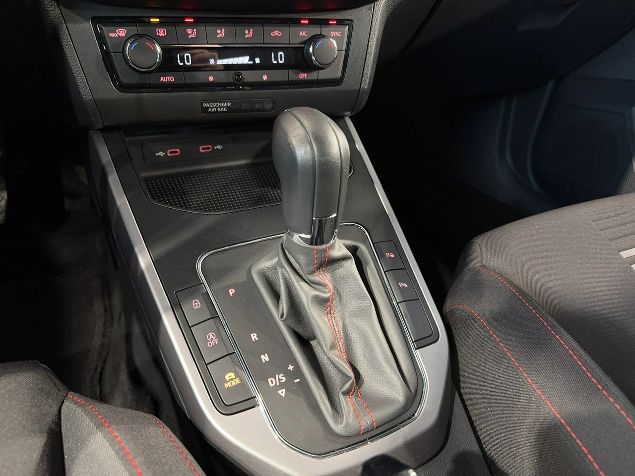 Seat Arona - Zdjęcie 25