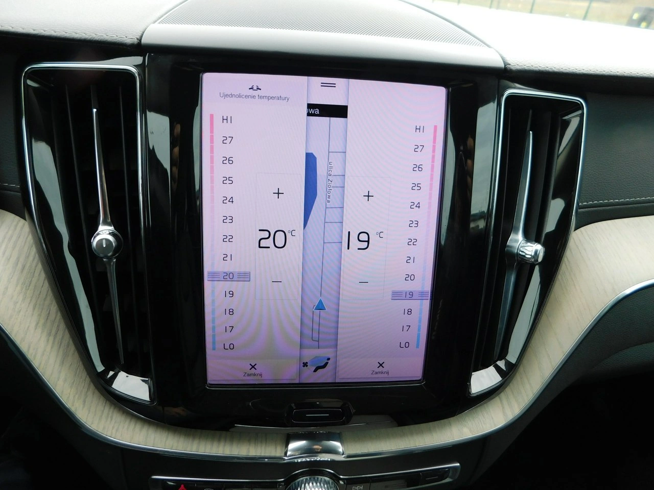 Volvo XC 60 - Zdjęcie 19