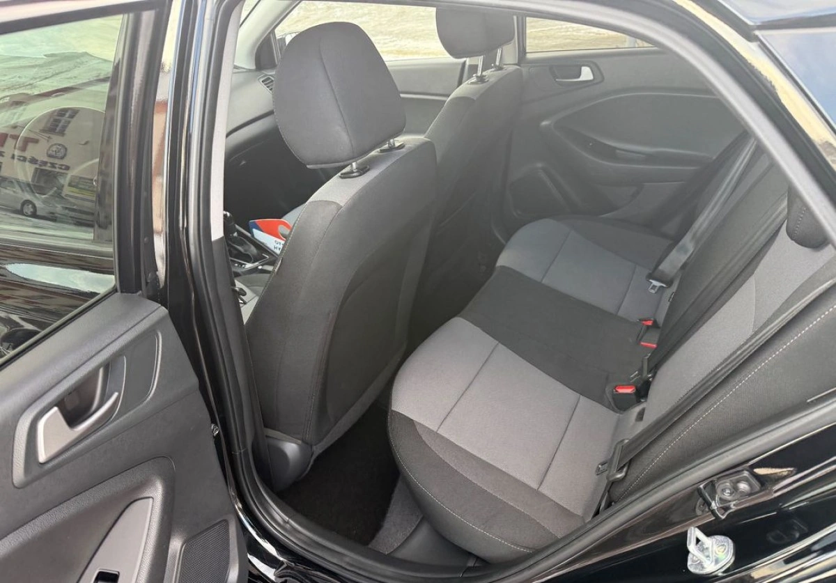 Hyundai i20 - Zdjęcie 13