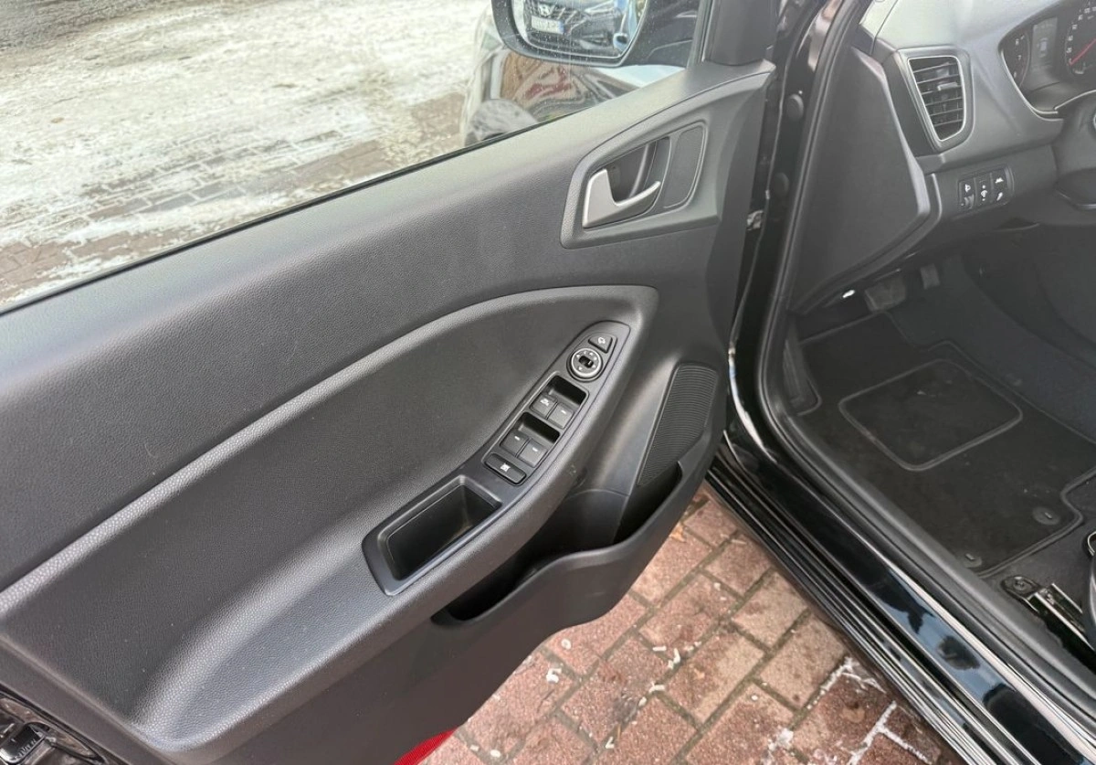 Hyundai i20 - Zdjęcie 15