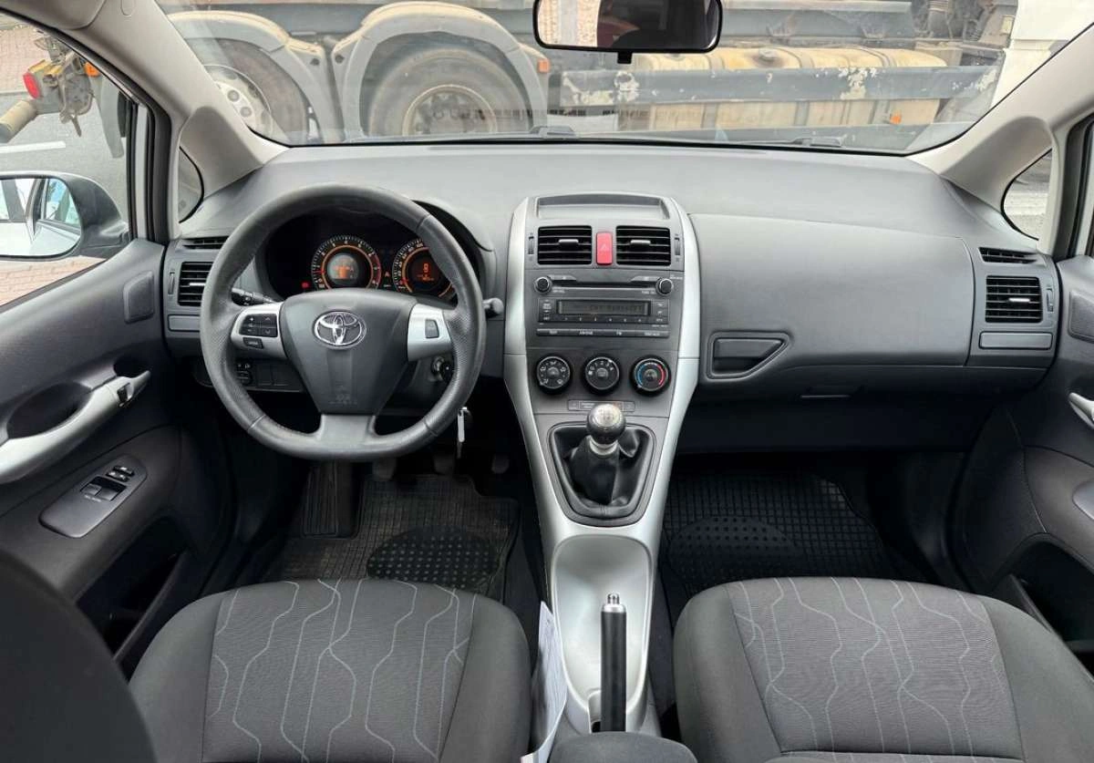 Toyota Auris - Zdjęcie 8