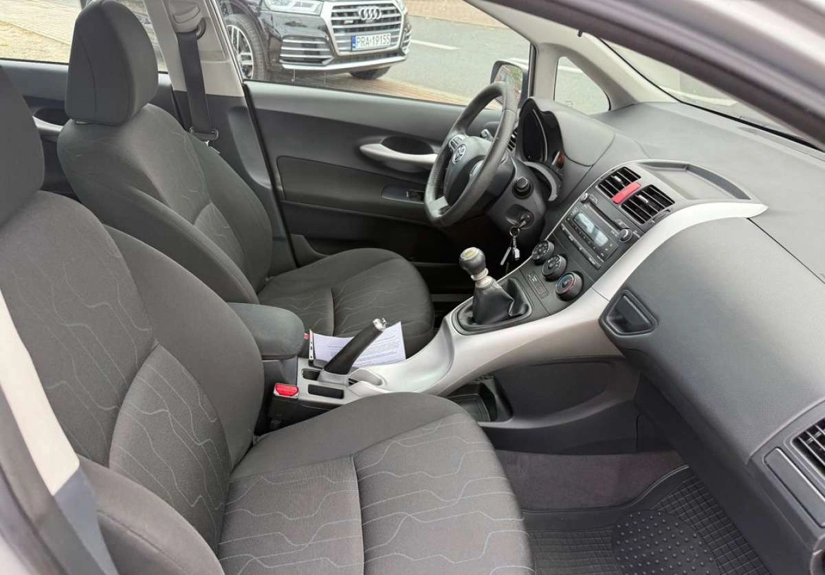Toyota Auris - Zdjęcie 9