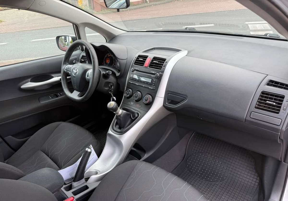 Toyota Auris - Zdjęcie 10