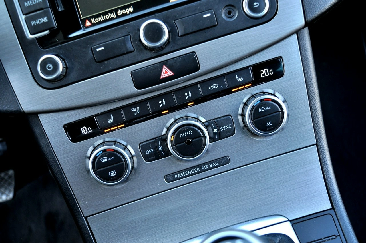 Volkswagen Passat - Zdjęcie 17