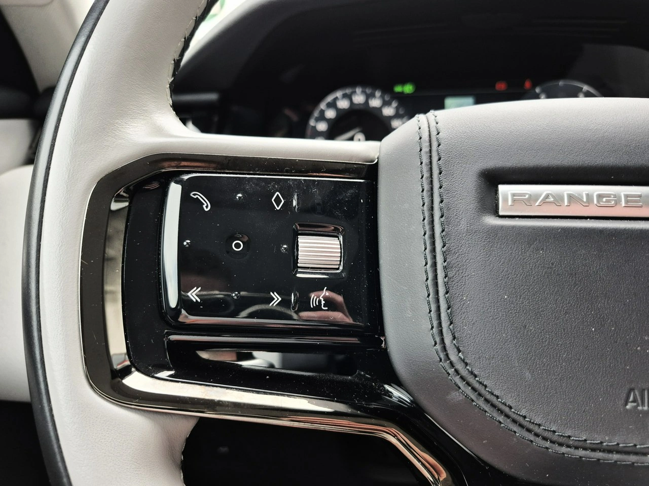 Land Rover Range Rover Velar - Zdjęcie 29