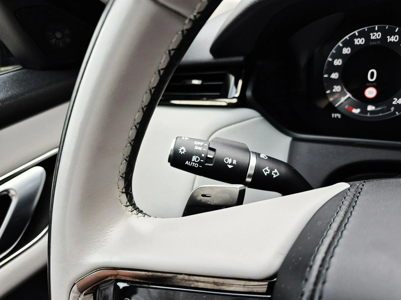 Land Rover Range Rover Velar - Zdjęcie 31