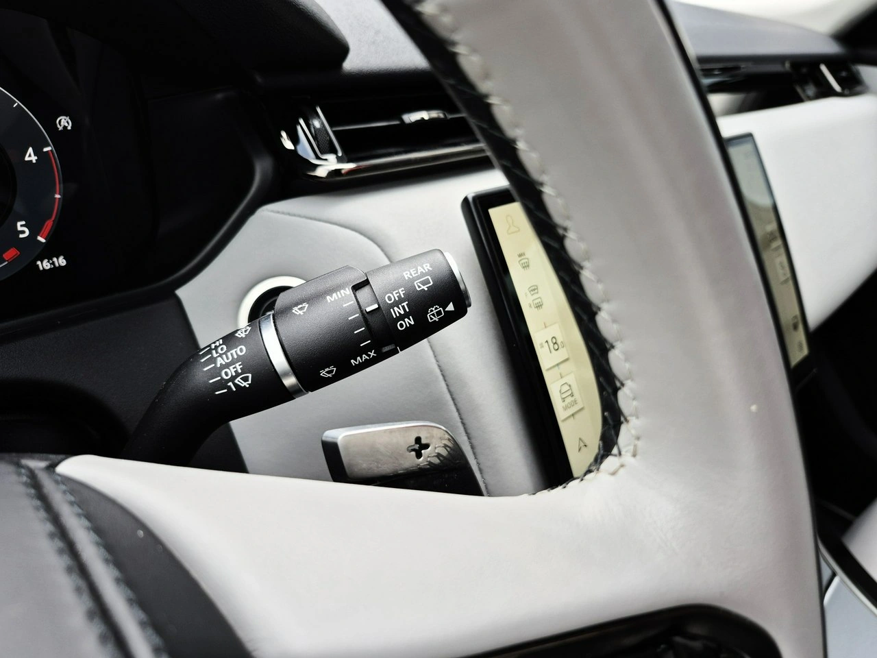 Land Rover Range Rover Velar - Zdjęcie 32