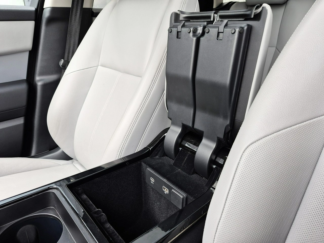 Land Rover Range Rover Velar - Zdjęcie 37