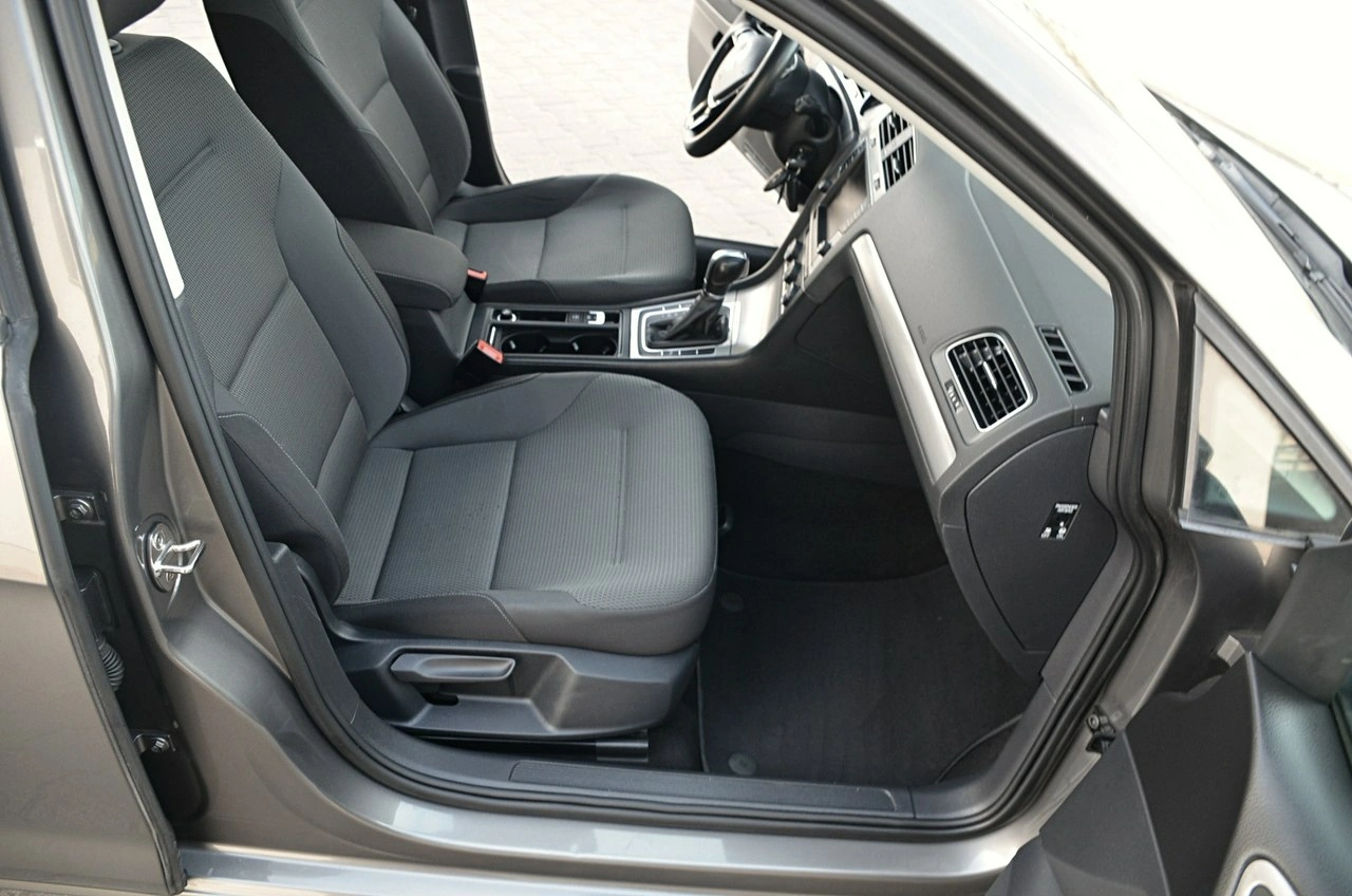 Volkswagen Golf - Zdjęcie 24