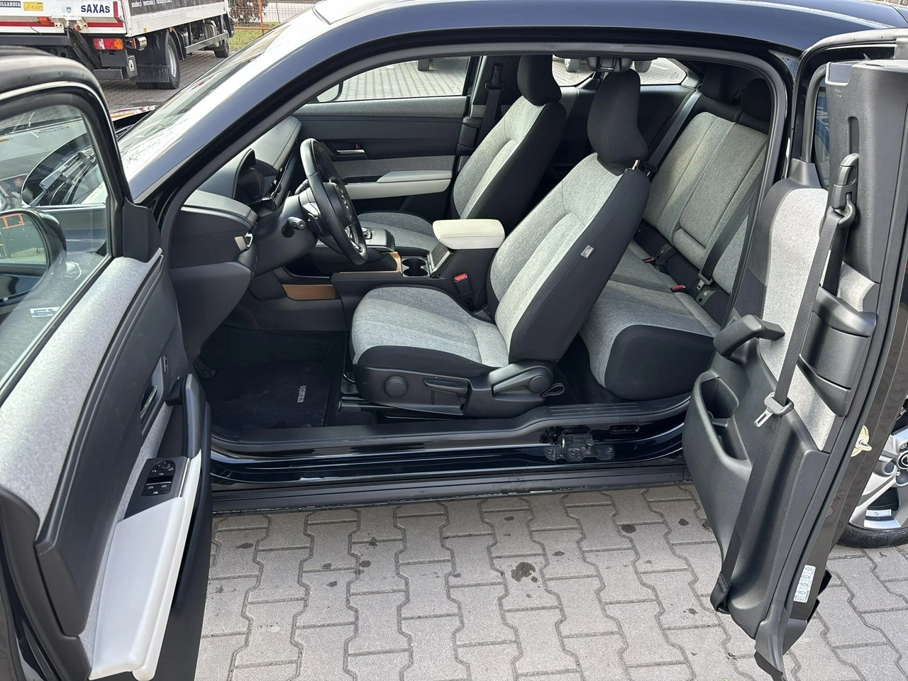 Mazda MX-30 - Zdjęcie 11