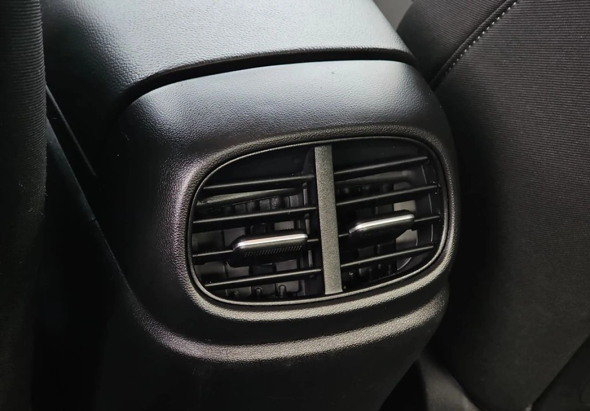 Hyundai Elantra - Zdjęcie 14