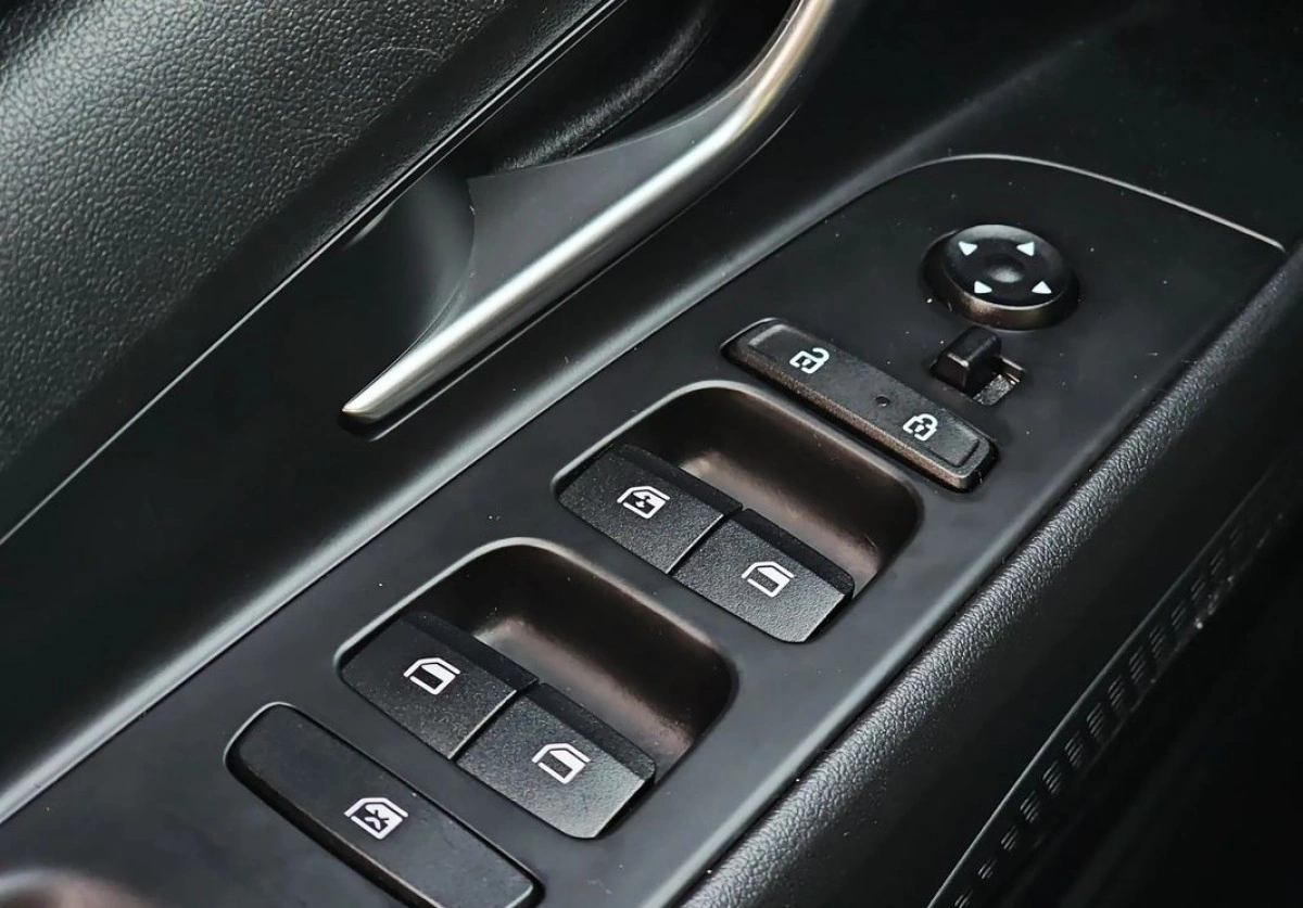 Hyundai Elantra - Zdjęcie 15