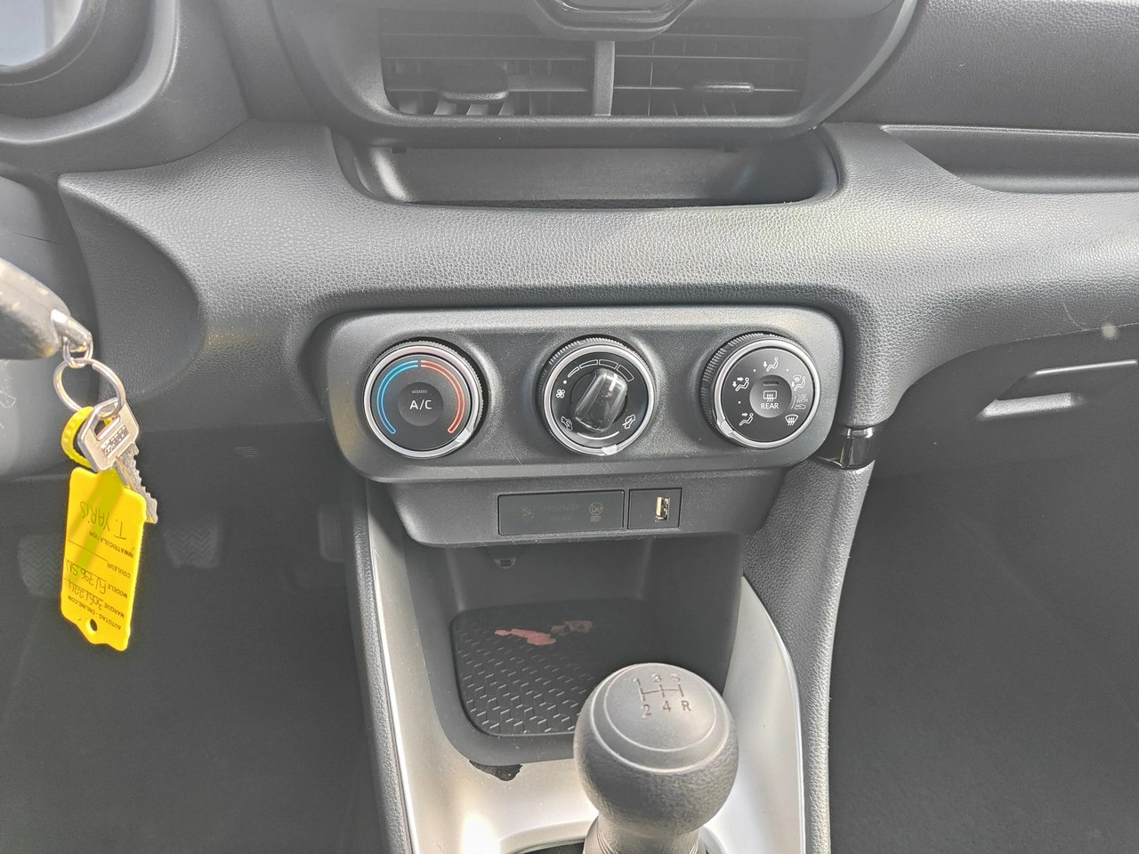 Toyota Yaris - Zdjęcie 11