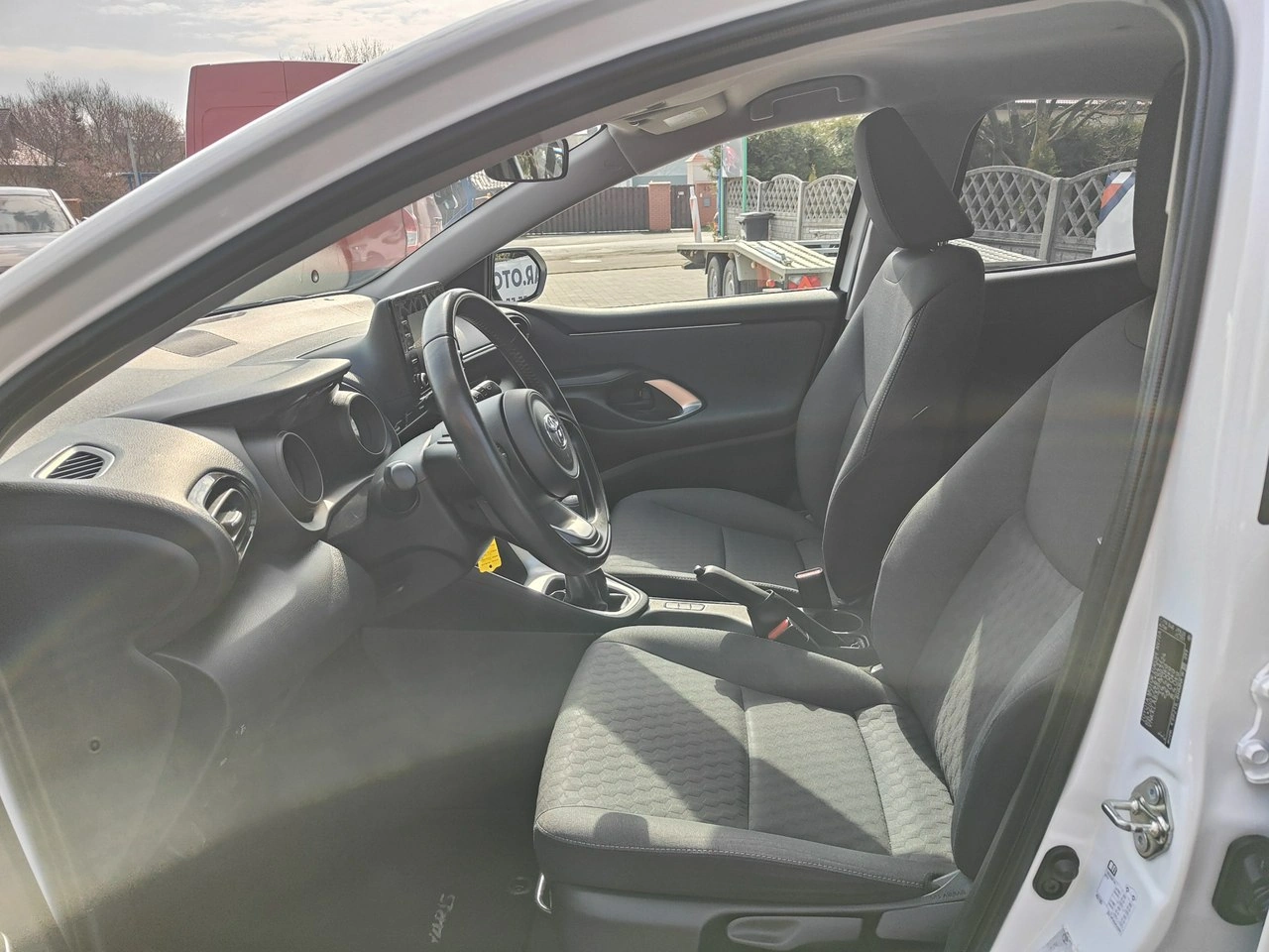 Toyota Yaris - Zdjęcie 7