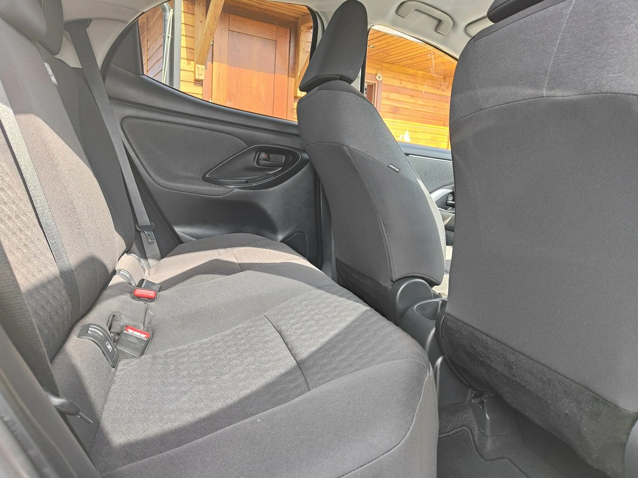 Toyota Yaris - Zdjęcie 23