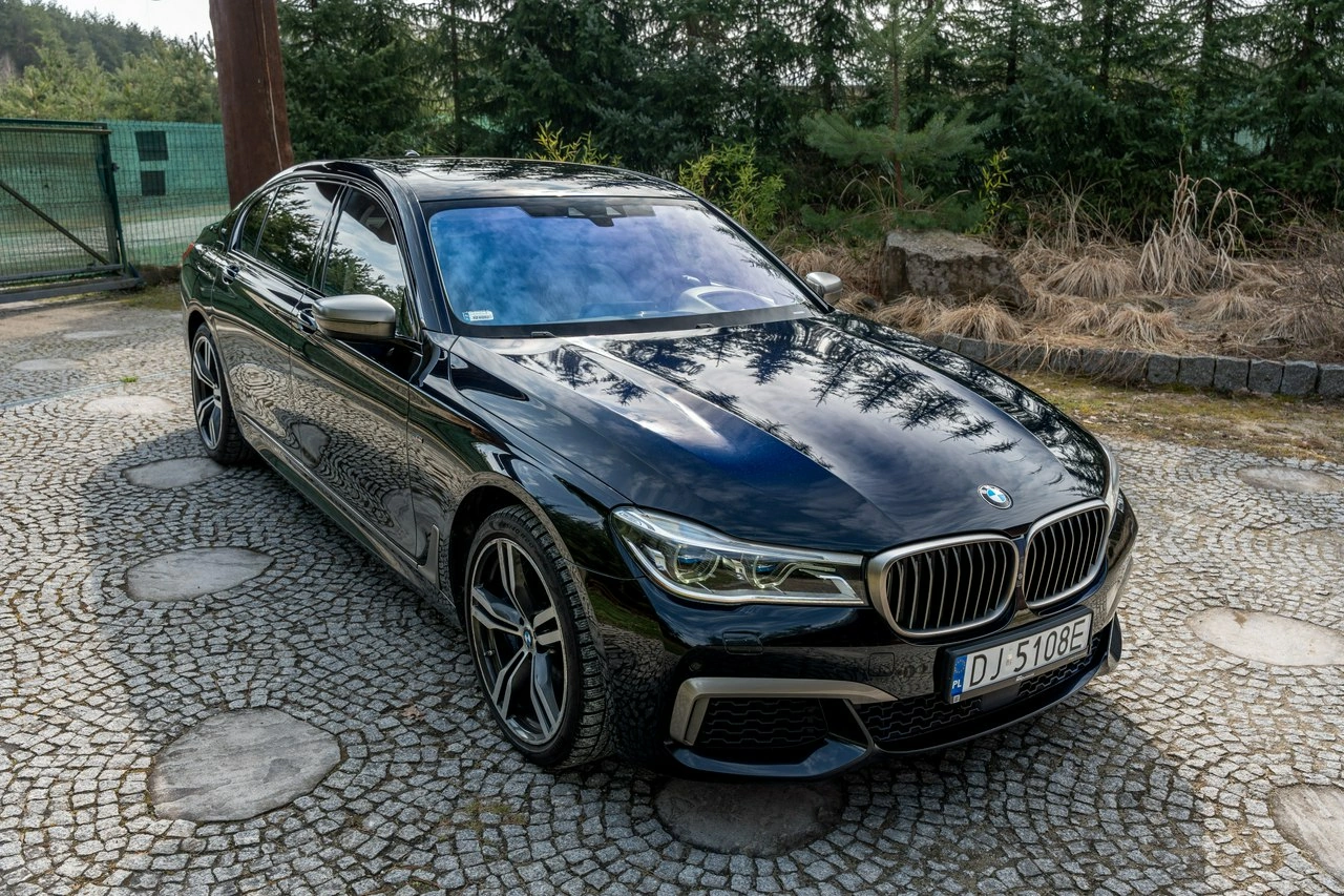 BMW M760 - Zdjęcie 9