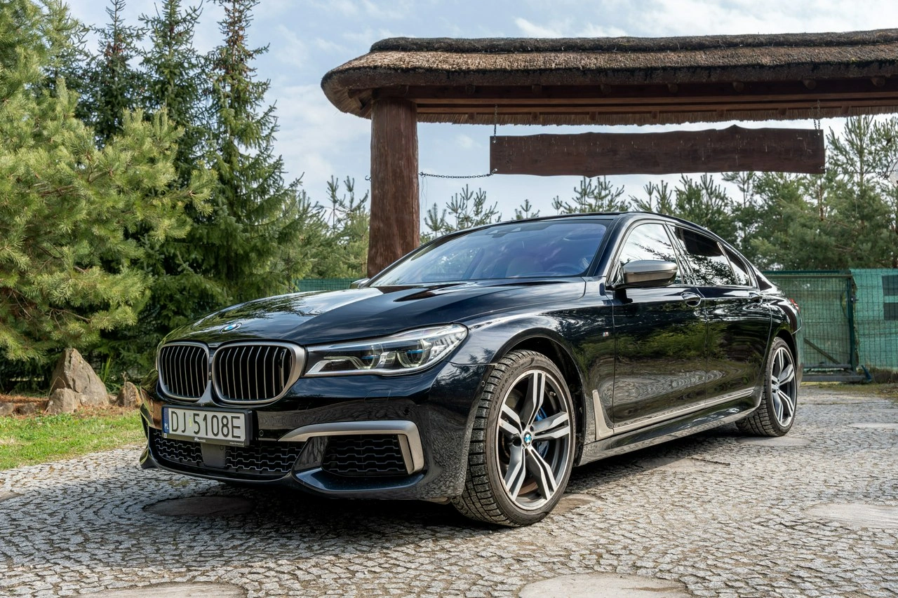 BMW M760 - Zdjęcie 11