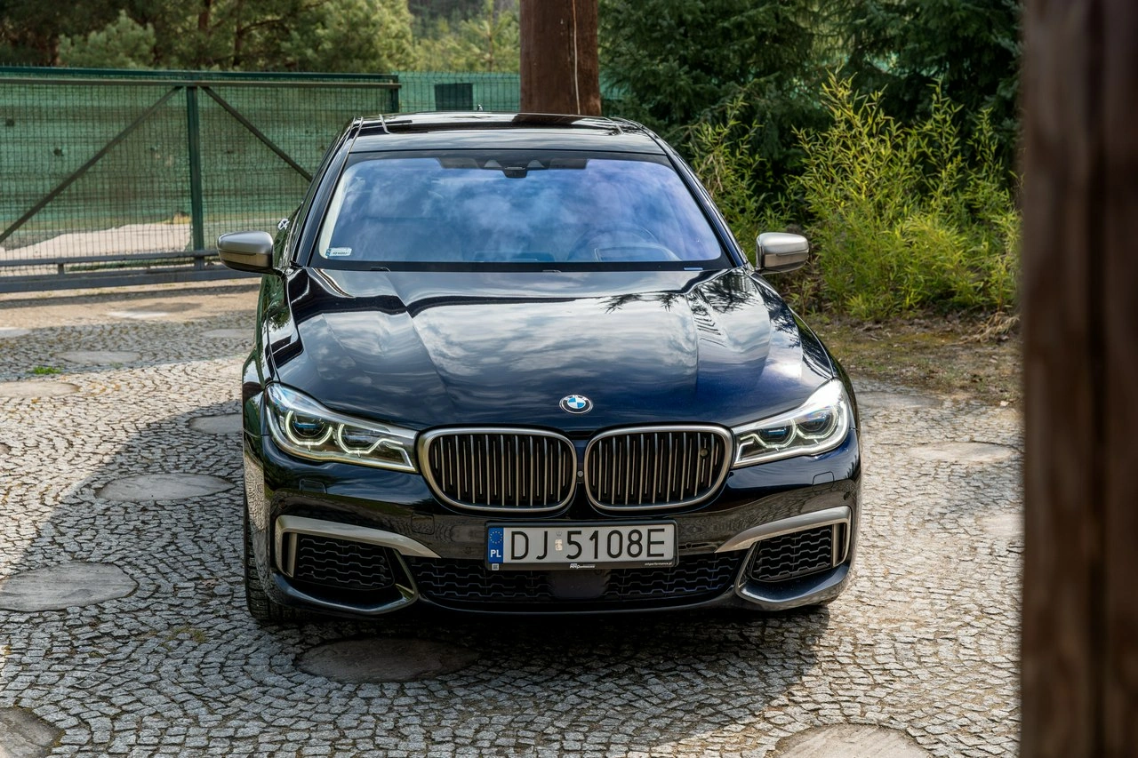 BMW M760 - Zdjęcie 13