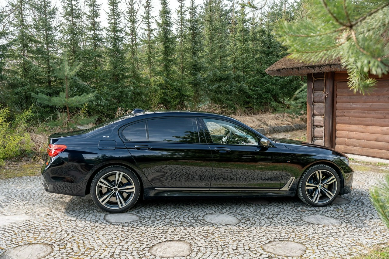 BMW M760 - Zdjęcie 15