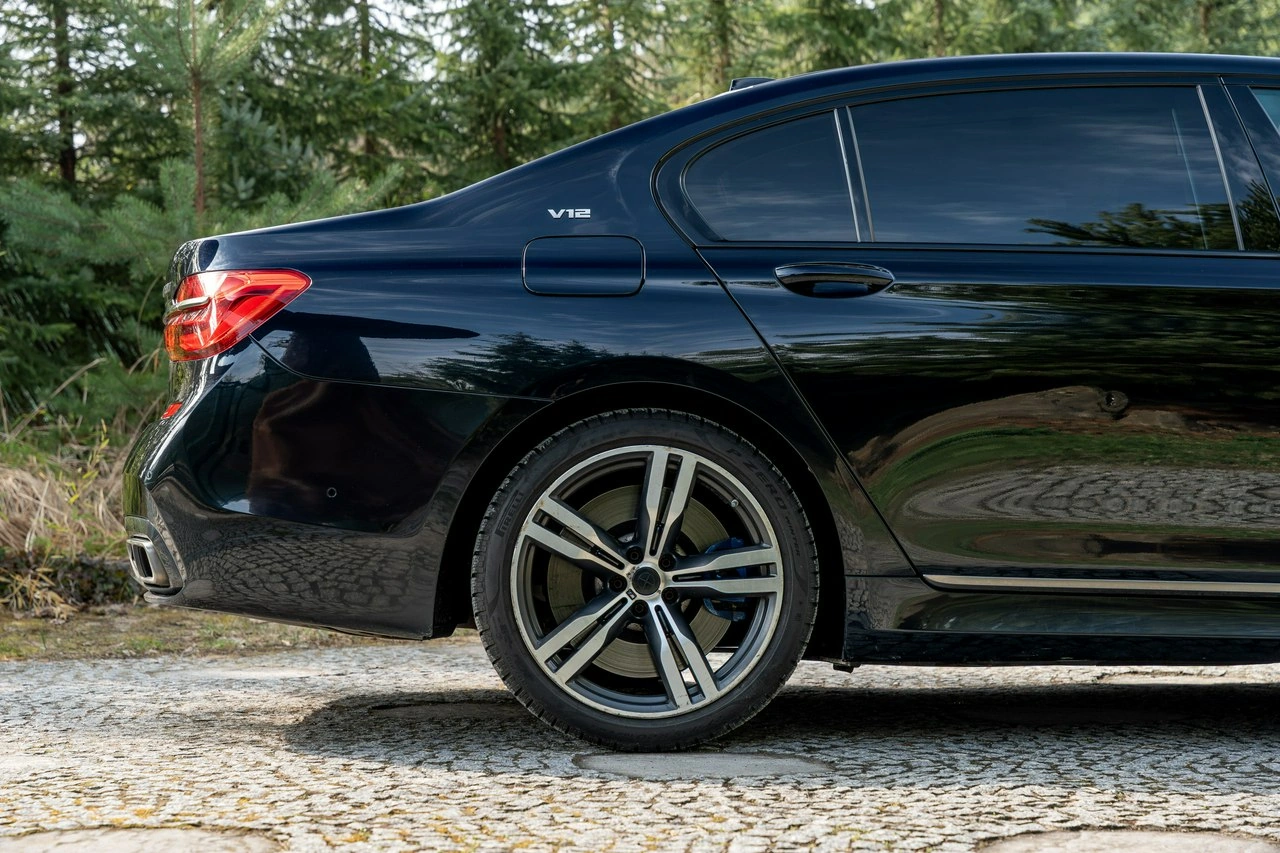 BMW M760 - Zdjęcie 16