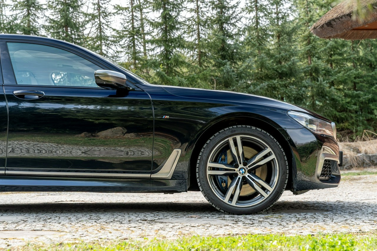 BMW M760 - Zdjęcie 17
