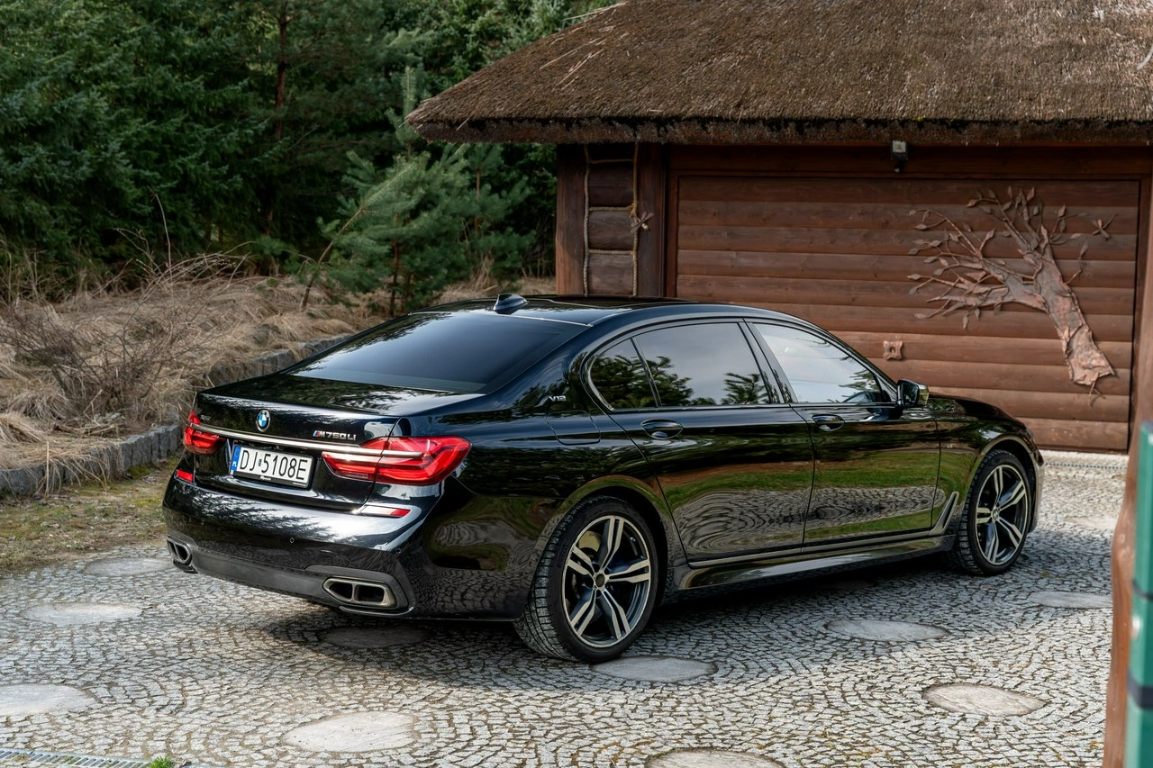 BMW M760 - Zdjęcie 21