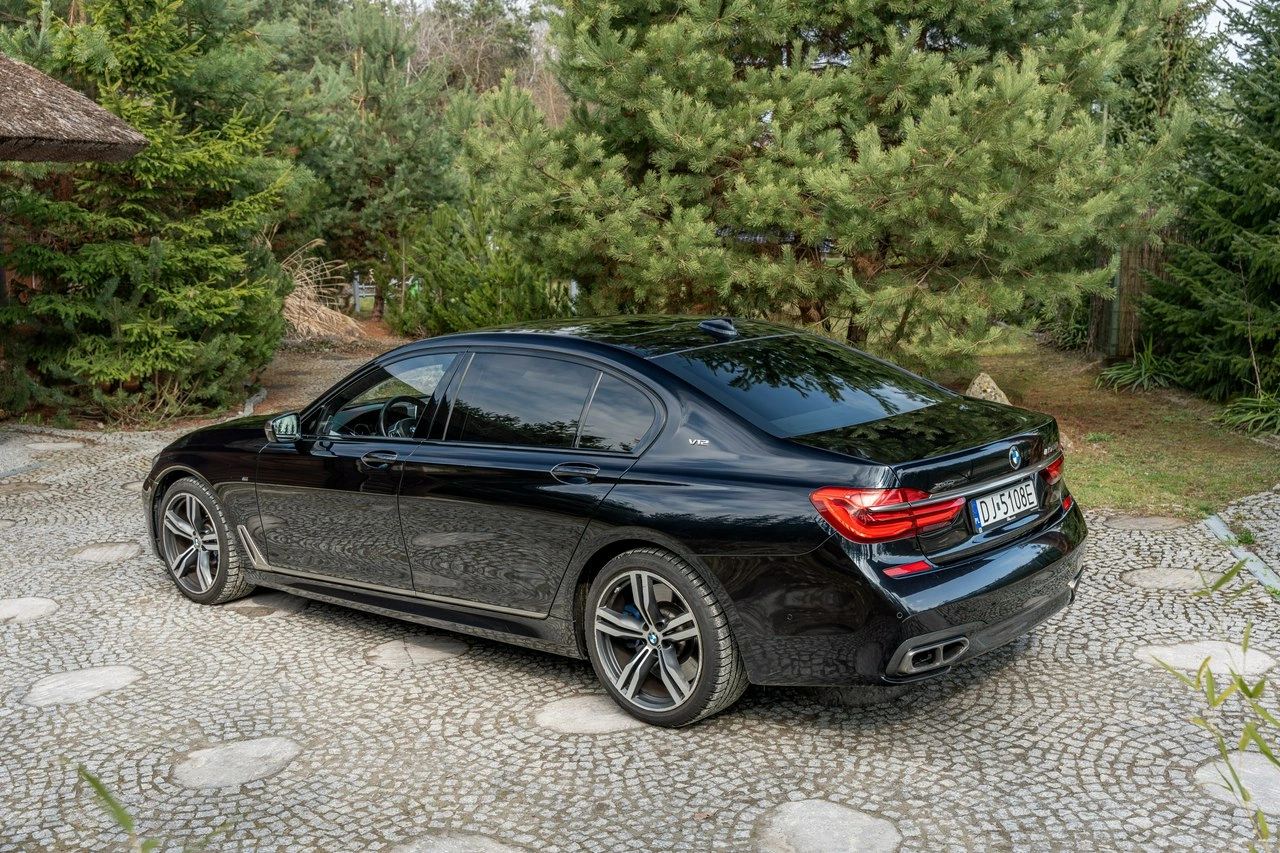 BMW M760 - Zdjęcie 25