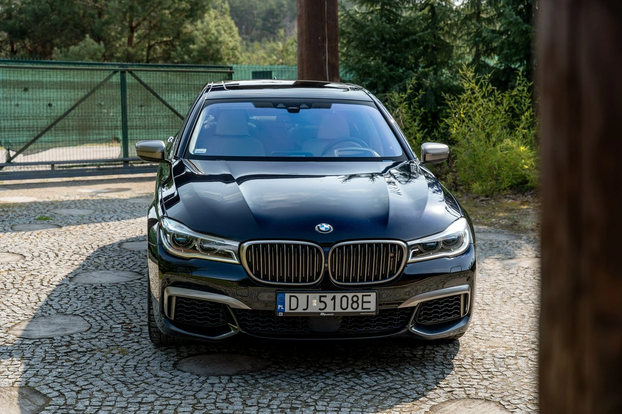 BMW M760 - Zdjęcie 28