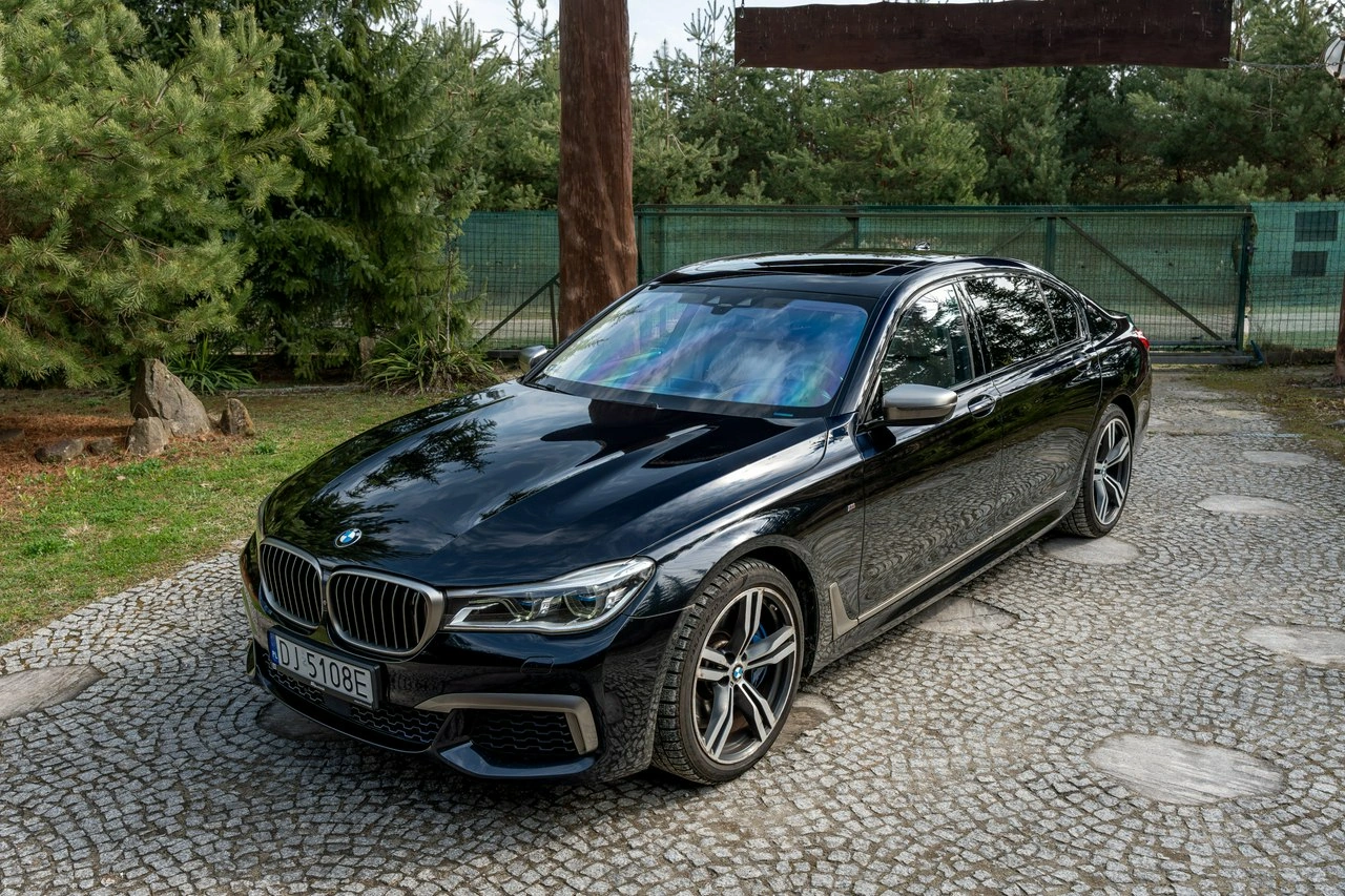 BMW M760 - Zdjęcie 2