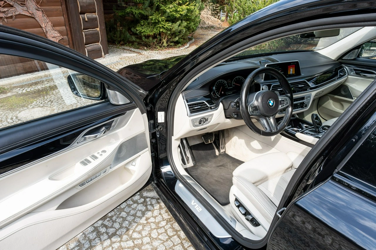BMW M760 - Zdjęcie 32
