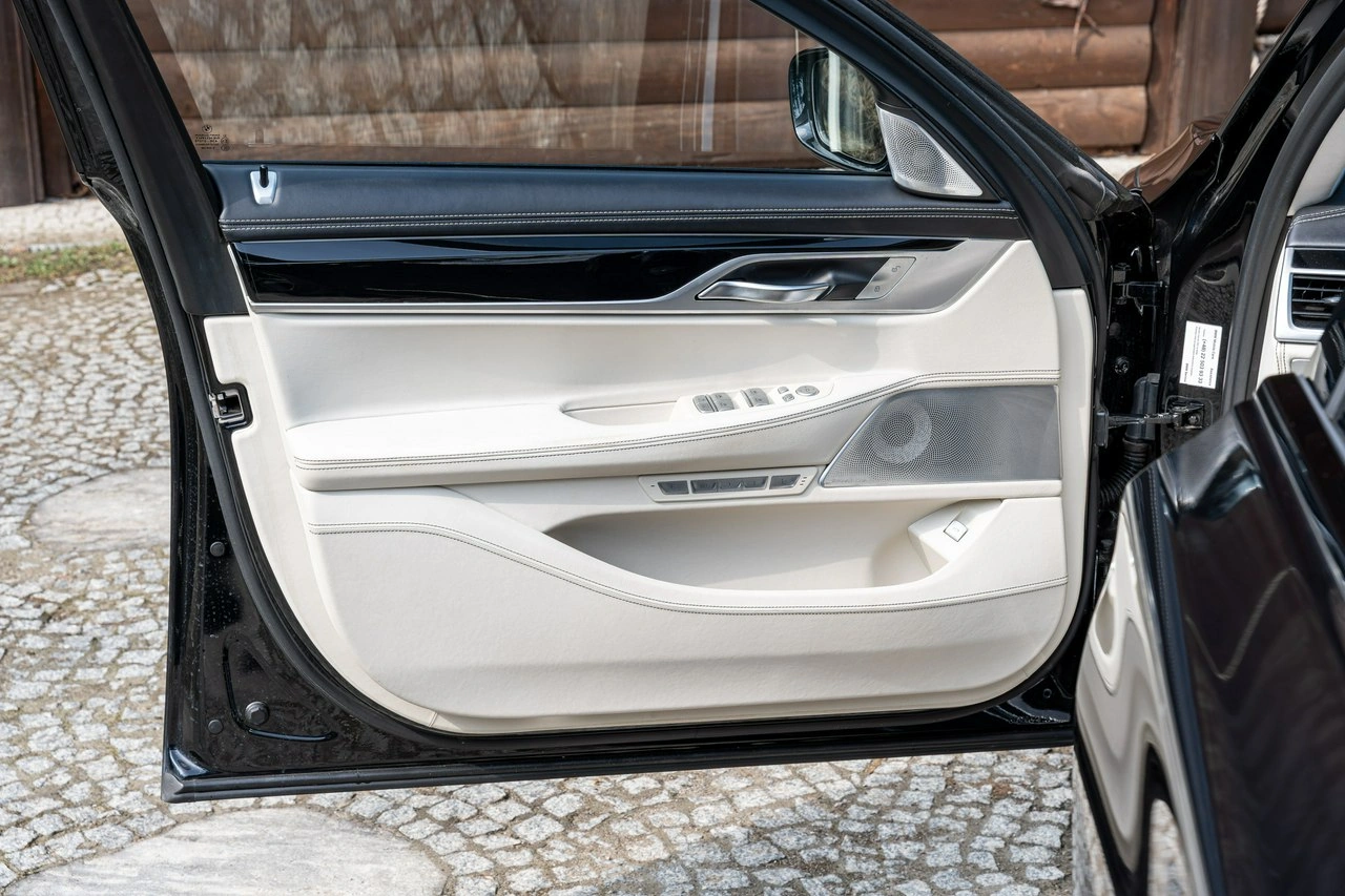 BMW M760 - Zdjęcie 33