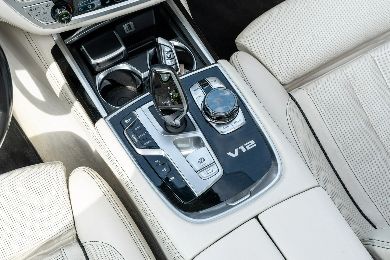 BMW M760 - Zdjęcie 37