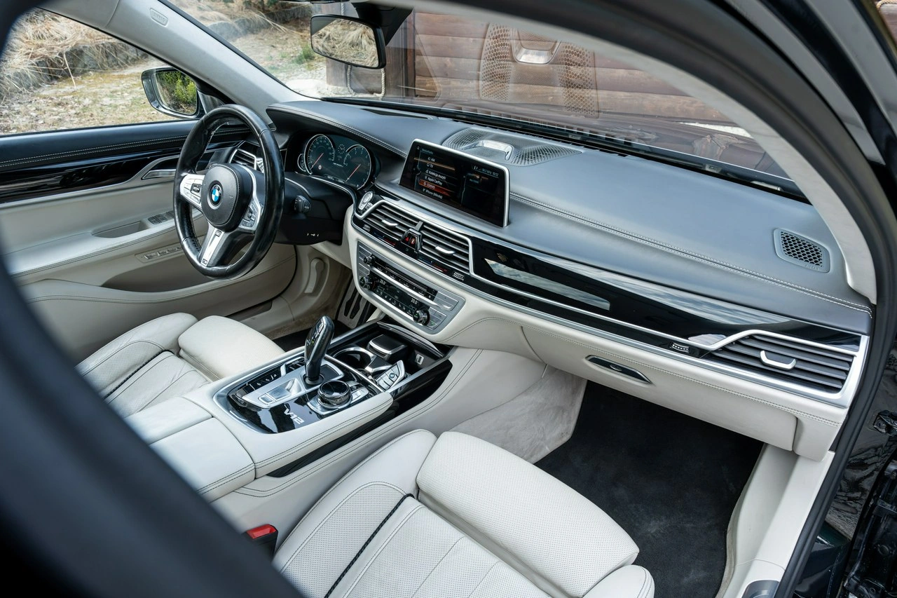 BMW M760 - Zdjęcie 40