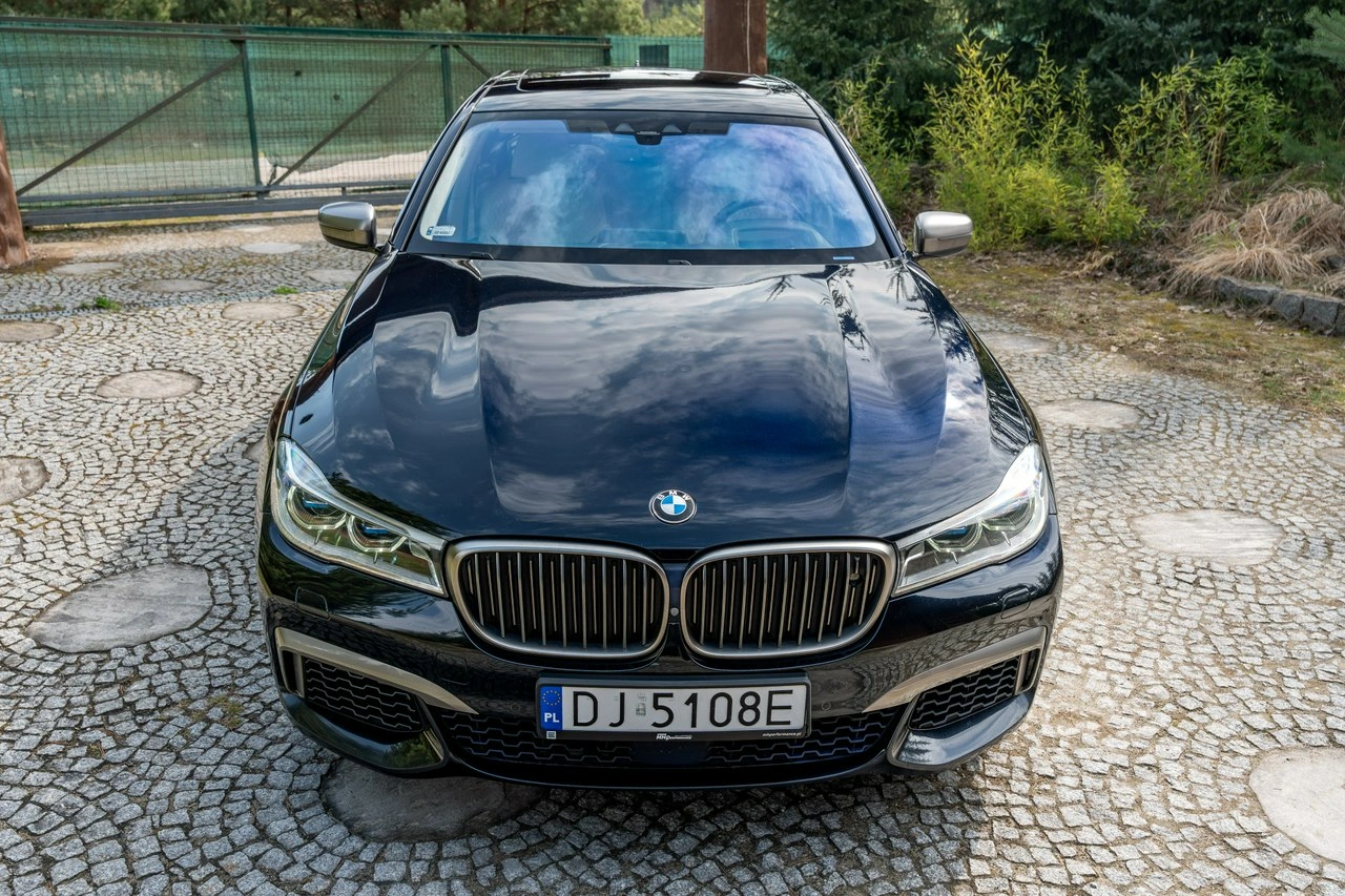 BMW M760 - Zdjęcie 4