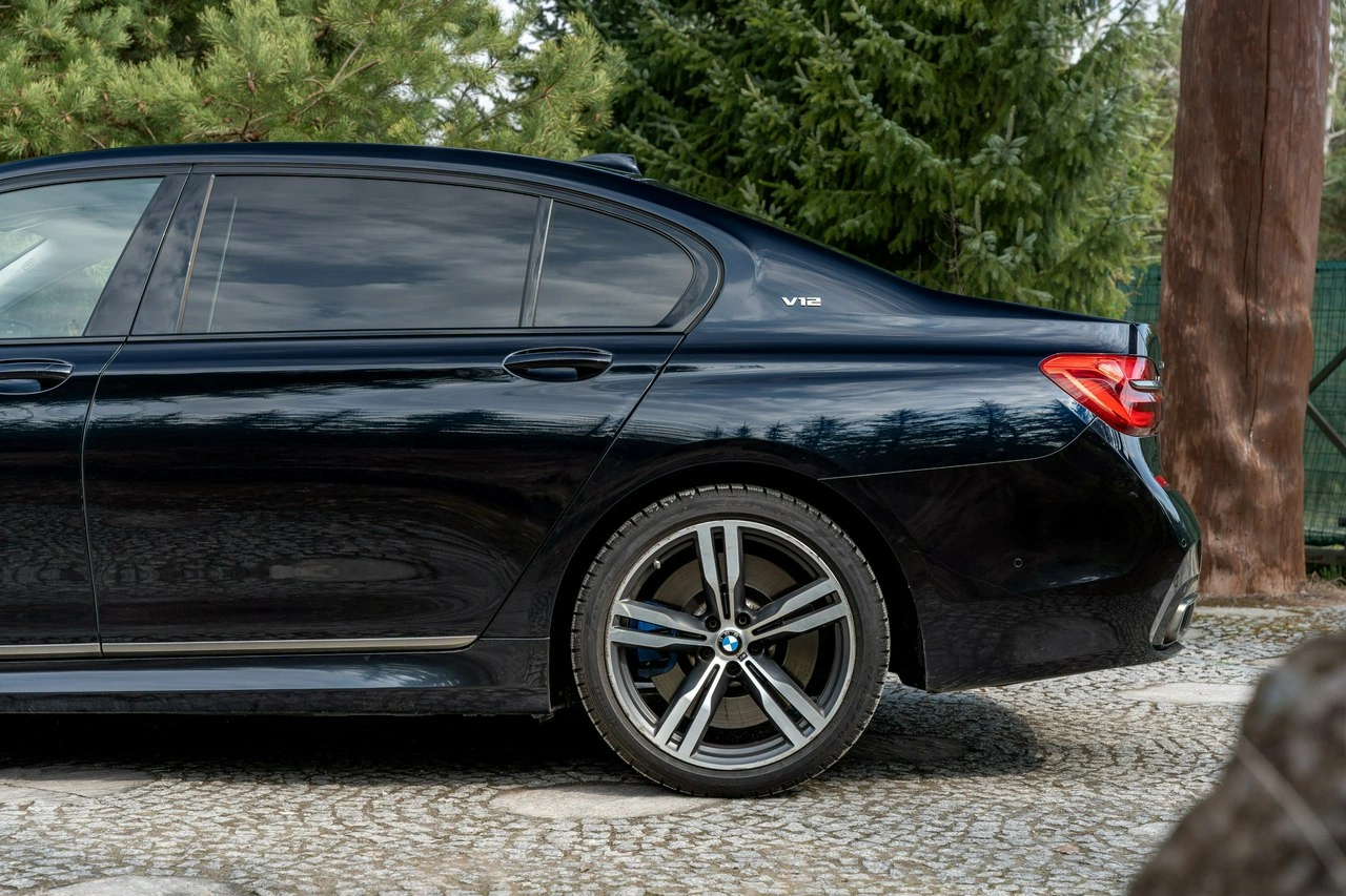 BMW M760 - Zdjęcie 8