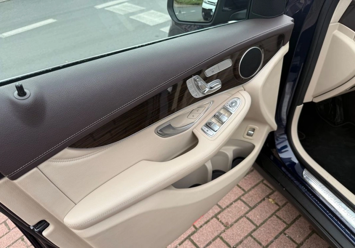 Mercedes-Benz GLC - Zdjęcie 12