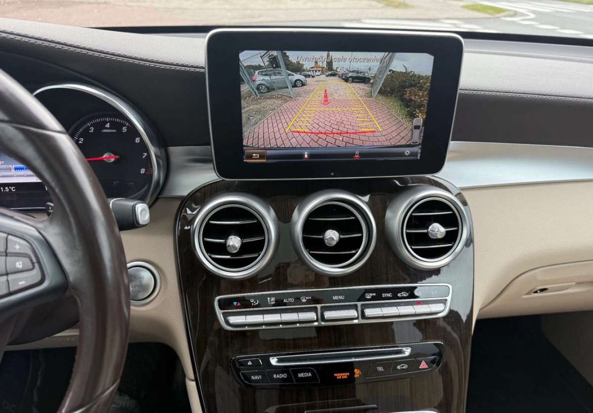 Mercedes-Benz GLC - Zdjęcie 15