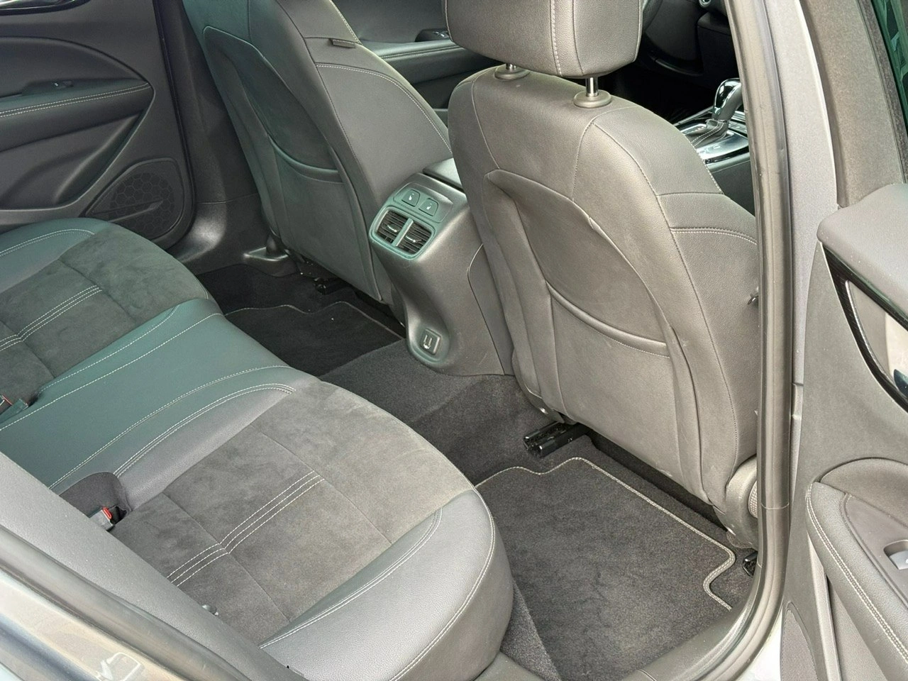 Opel Insignia - Zdjęcie 9