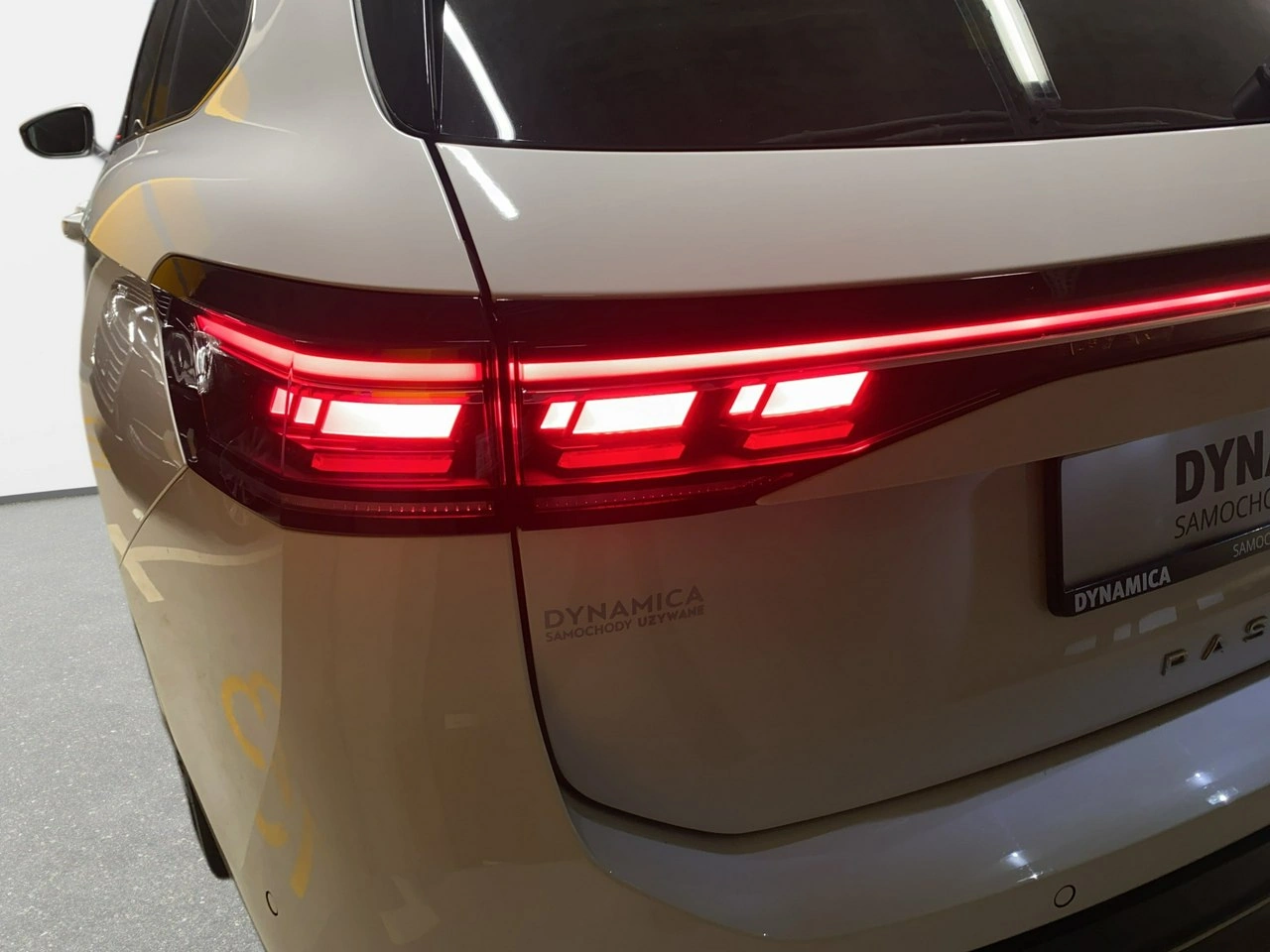 Volkswagen Passat Variant - Zdjęcie 10