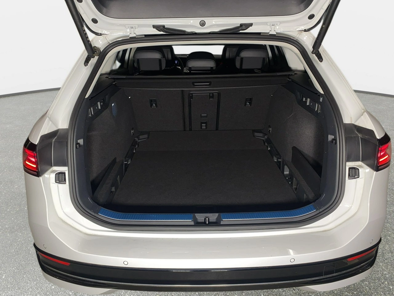 Volkswagen Passat Variant - Zdjęcie 16