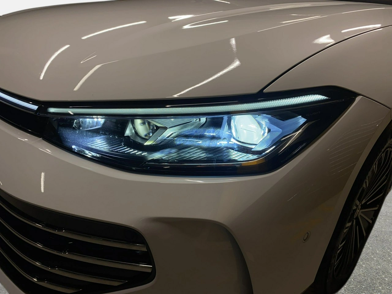 Volkswagen Passat Variant - Zdjęcie 8