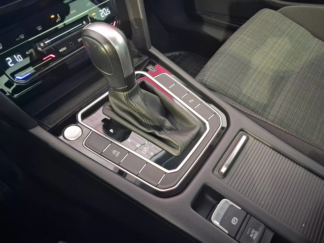 Volkswagen Passat - Zdjęcie 18