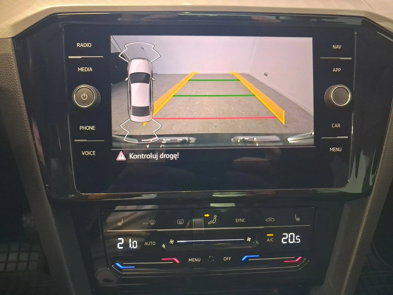 Volkswagen Passat - Zdjęcie 24